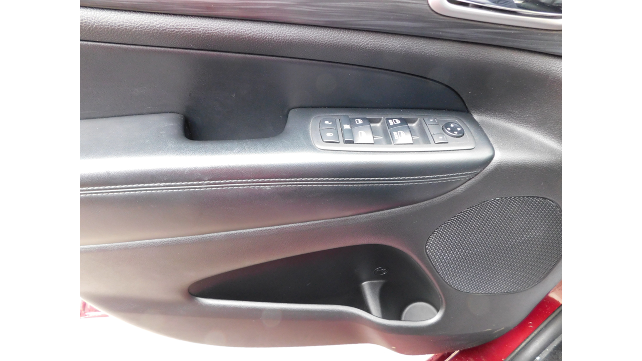 2019 Jeep Grand Cherokee - Image 11