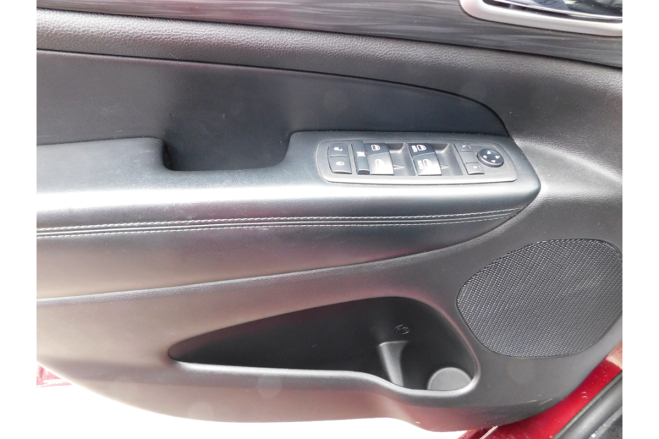 2019 Jeep Grand Cherokee - Image 11