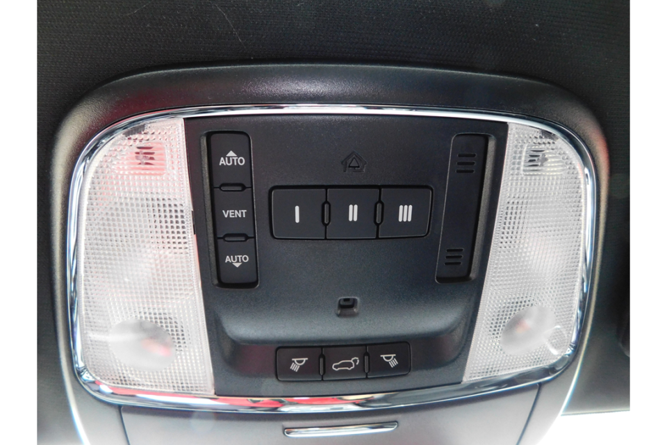 2019 Jeep Grand Cherokee - Image 24